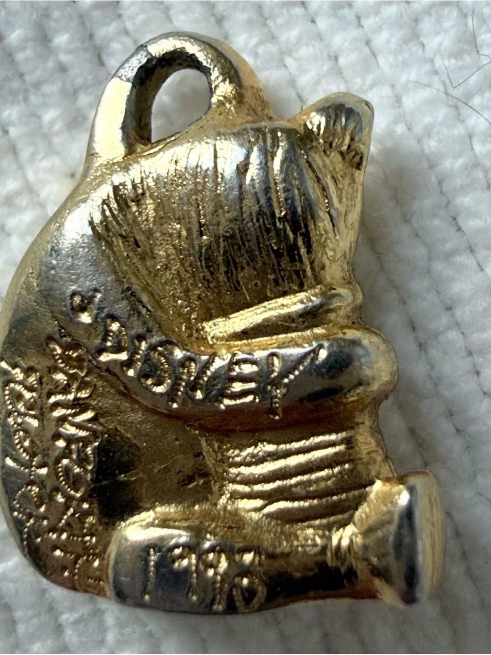 Vintage Disney Classic Pooh Pendant gold medal Charm from 1998 & 1952 Book Bund - Picture 5 of 8